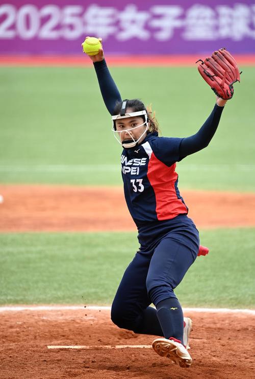 埃芬博格：拜仁前场三人能给卡尔空间，把他与梅西相比没好处